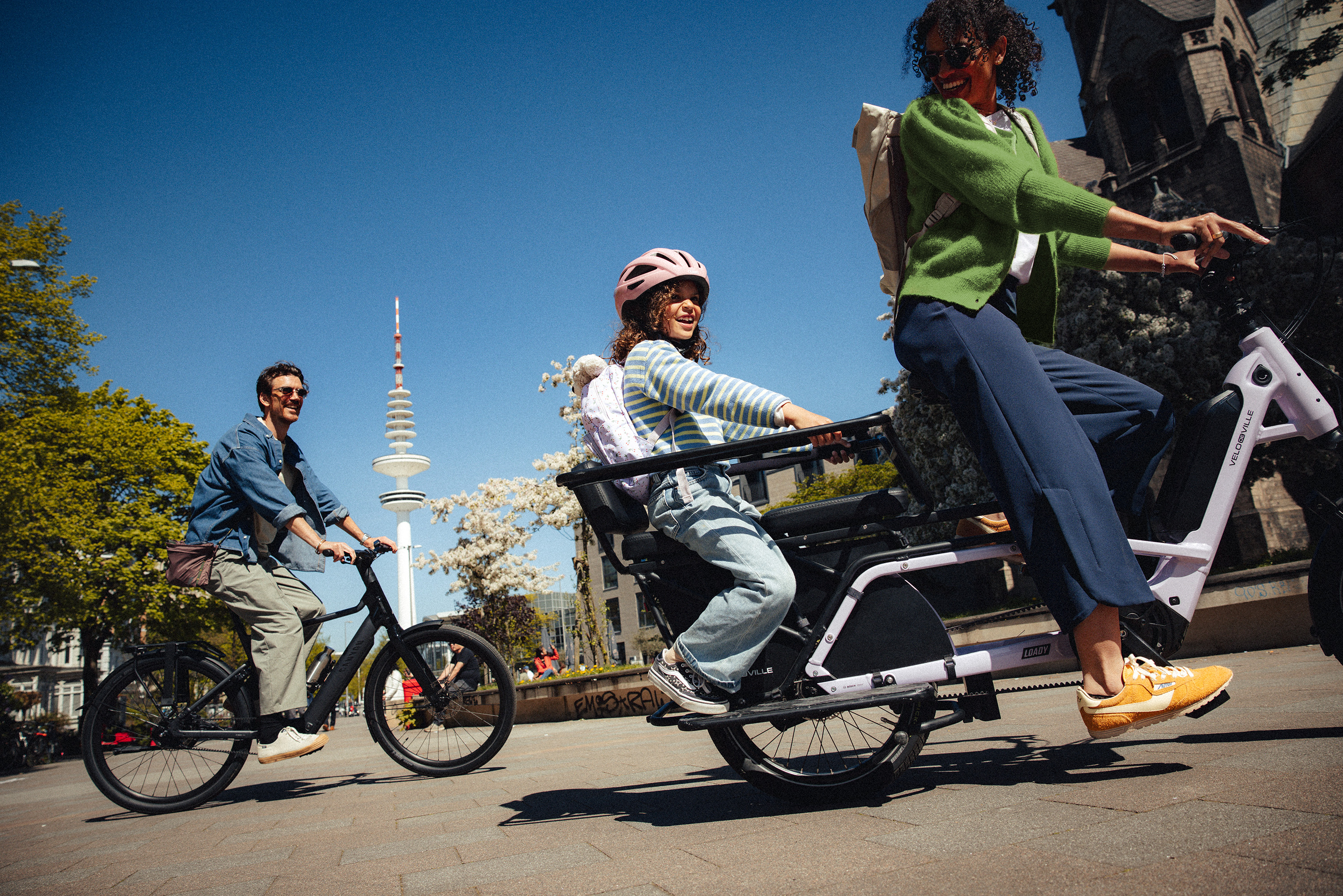 Familie macht Radtour
